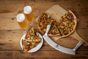 pizza and beer,ebay australia,stainless steel pizza cutter,best pizza cutter in Australia,mezzaluna pizza cutter australia